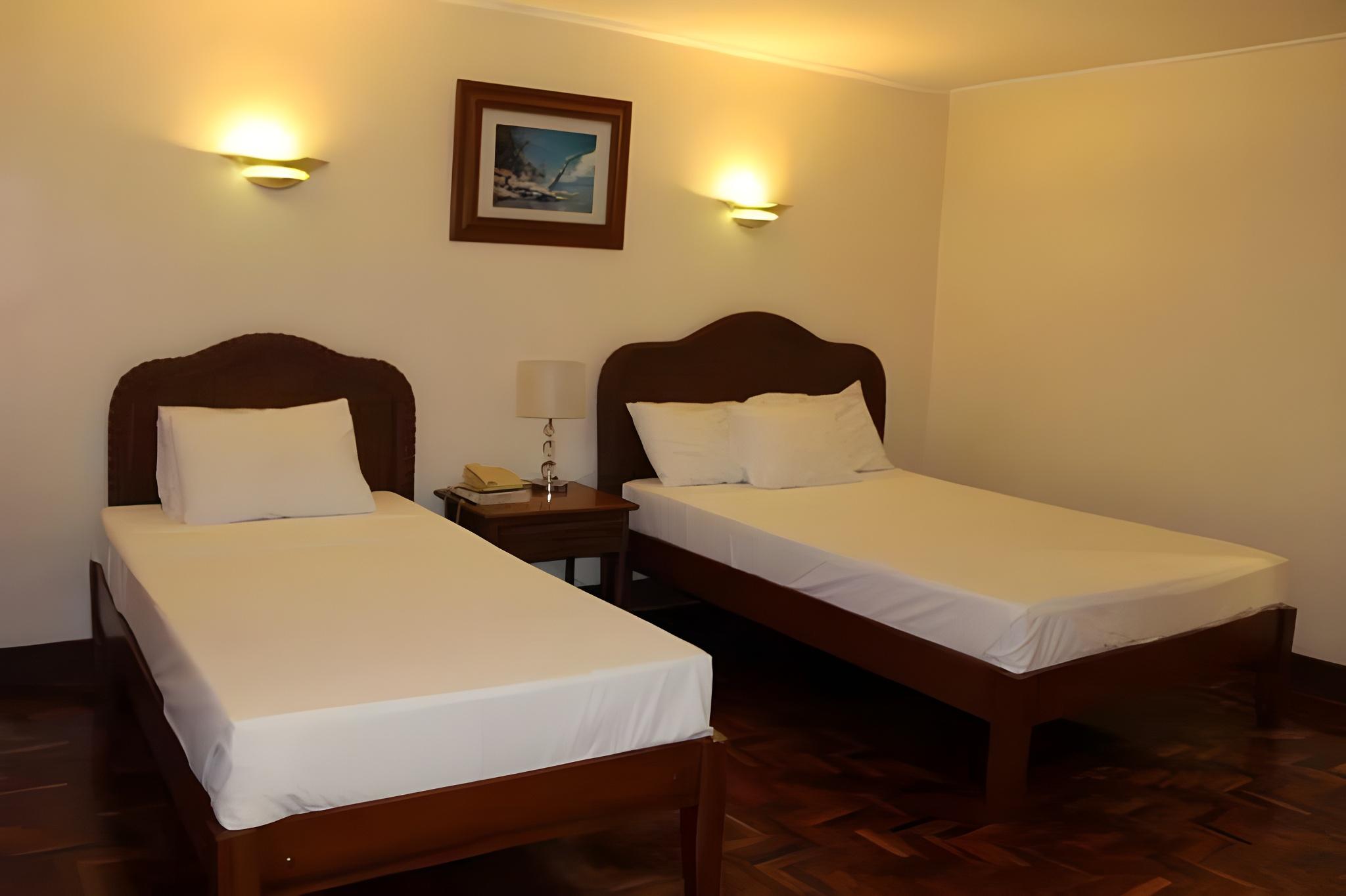 ROOM, TRIPLE