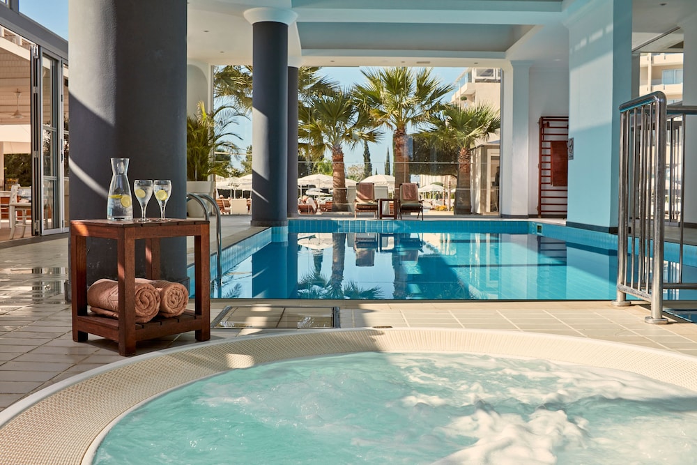 Grecian Park Hotel 40/75