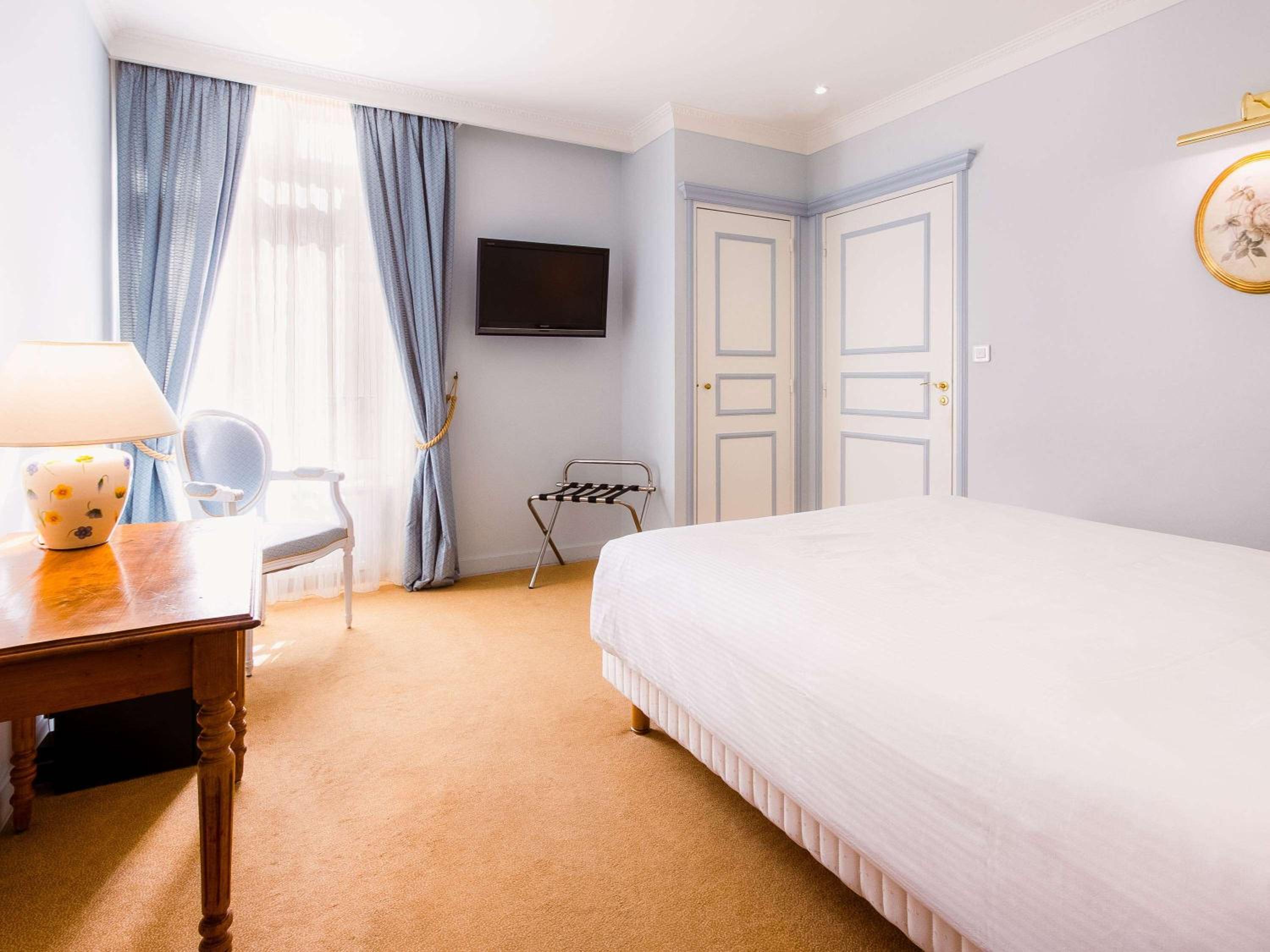 STANDARD, DOUBLE OR TWIN BED