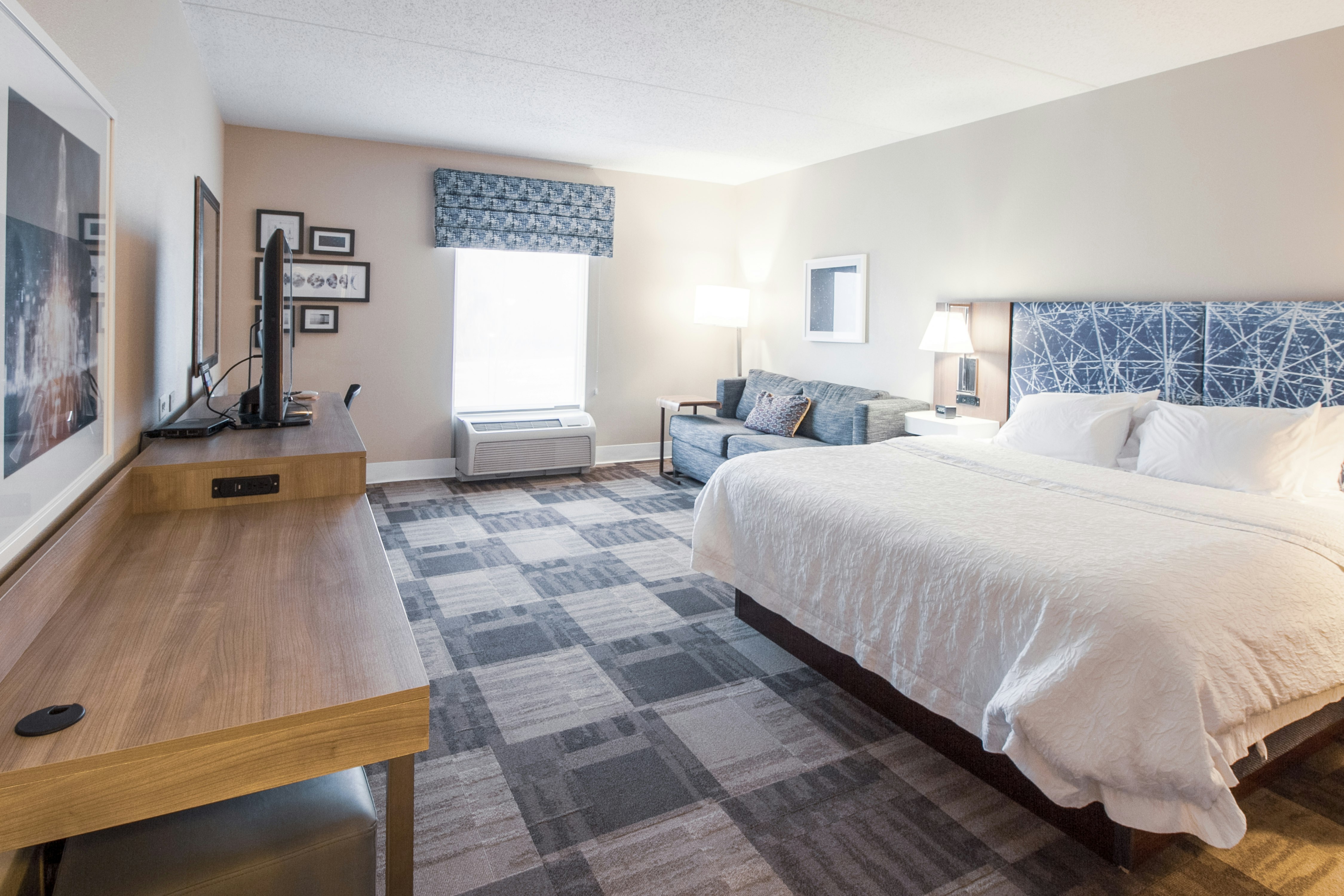 ROOM, KING BED, BATHTUB