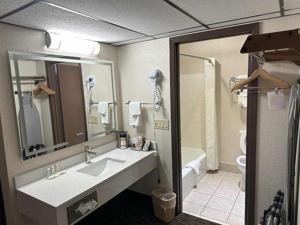 Standard, 2 Queen Beds, Pet Friendly, Wyndham Garden Salina Conference Center 5/10