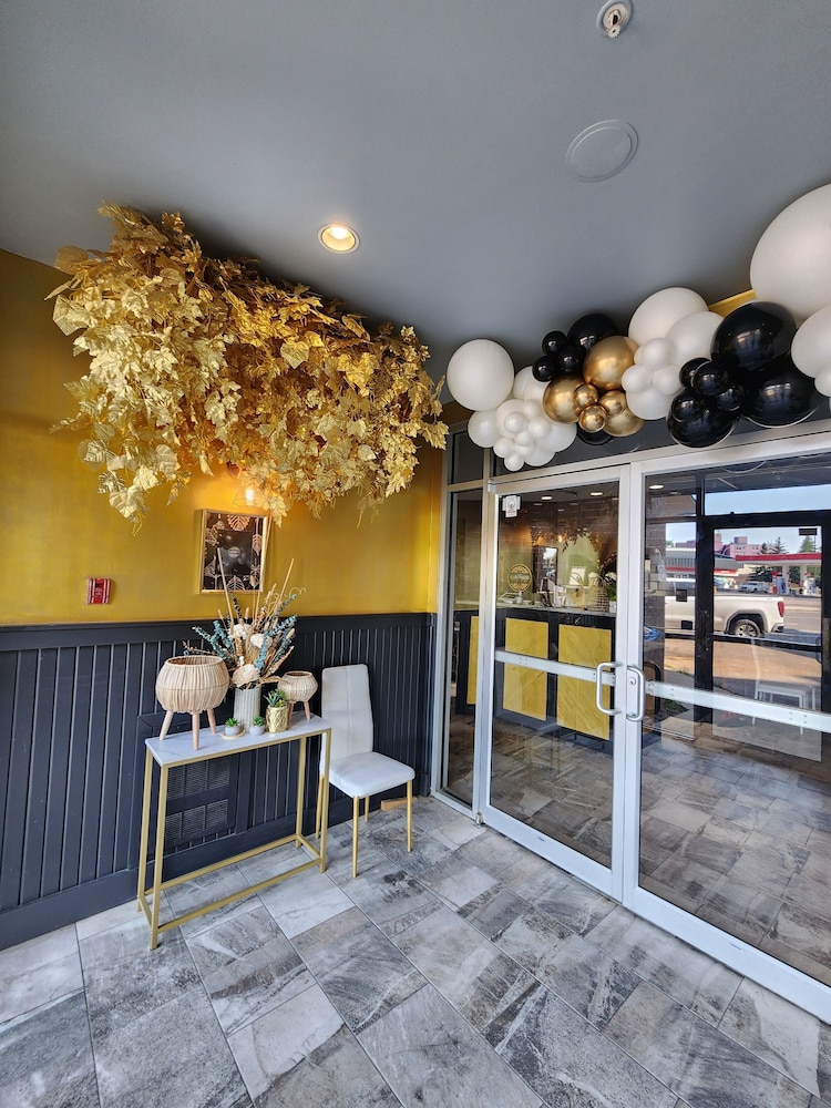Merit Hotel And Suites 7/66
