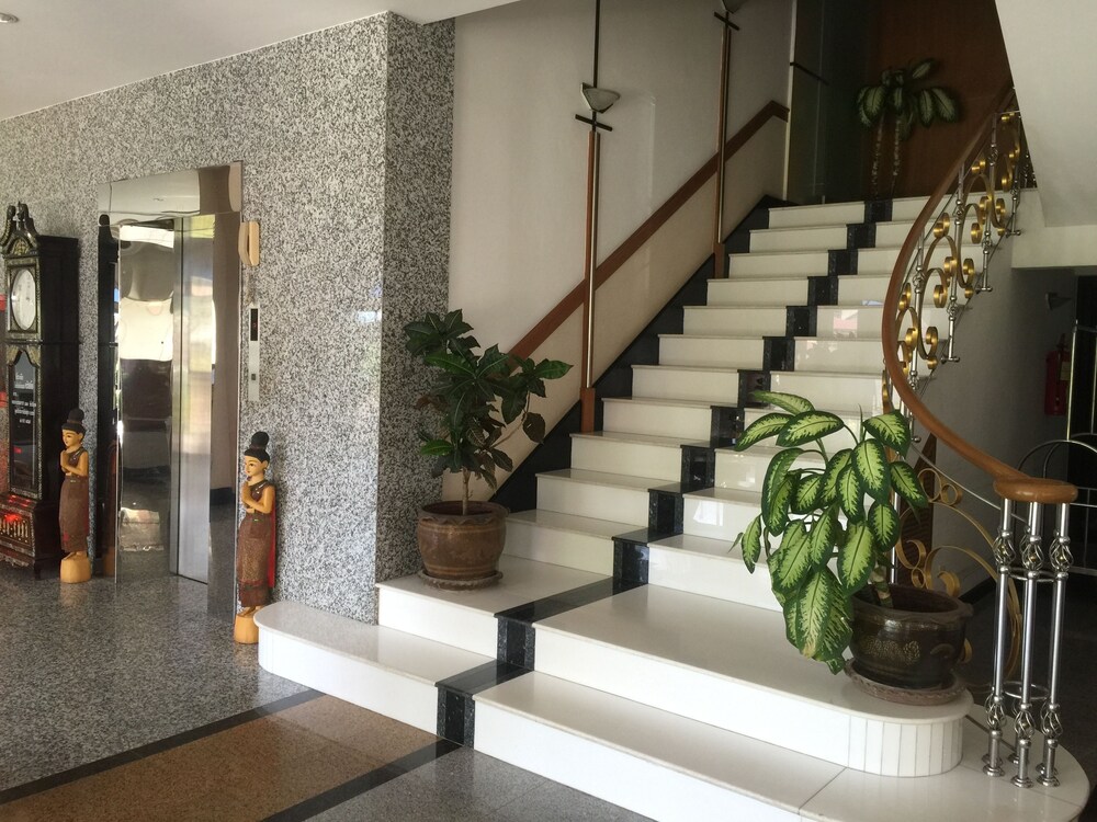 Crystal Hotel 4/46