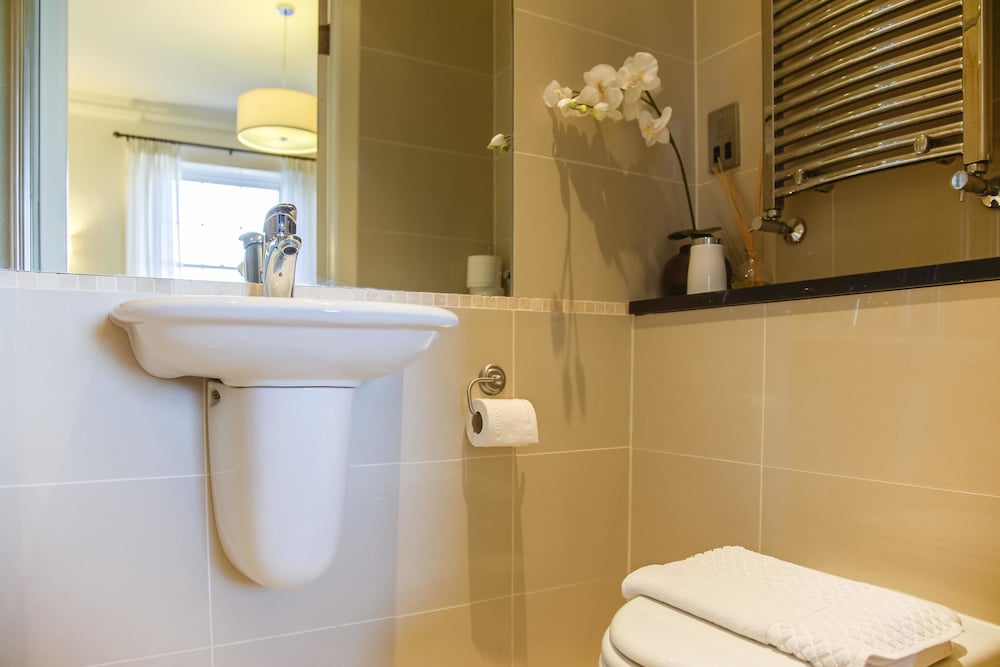 Clarendon Luxury Apartments 46/46