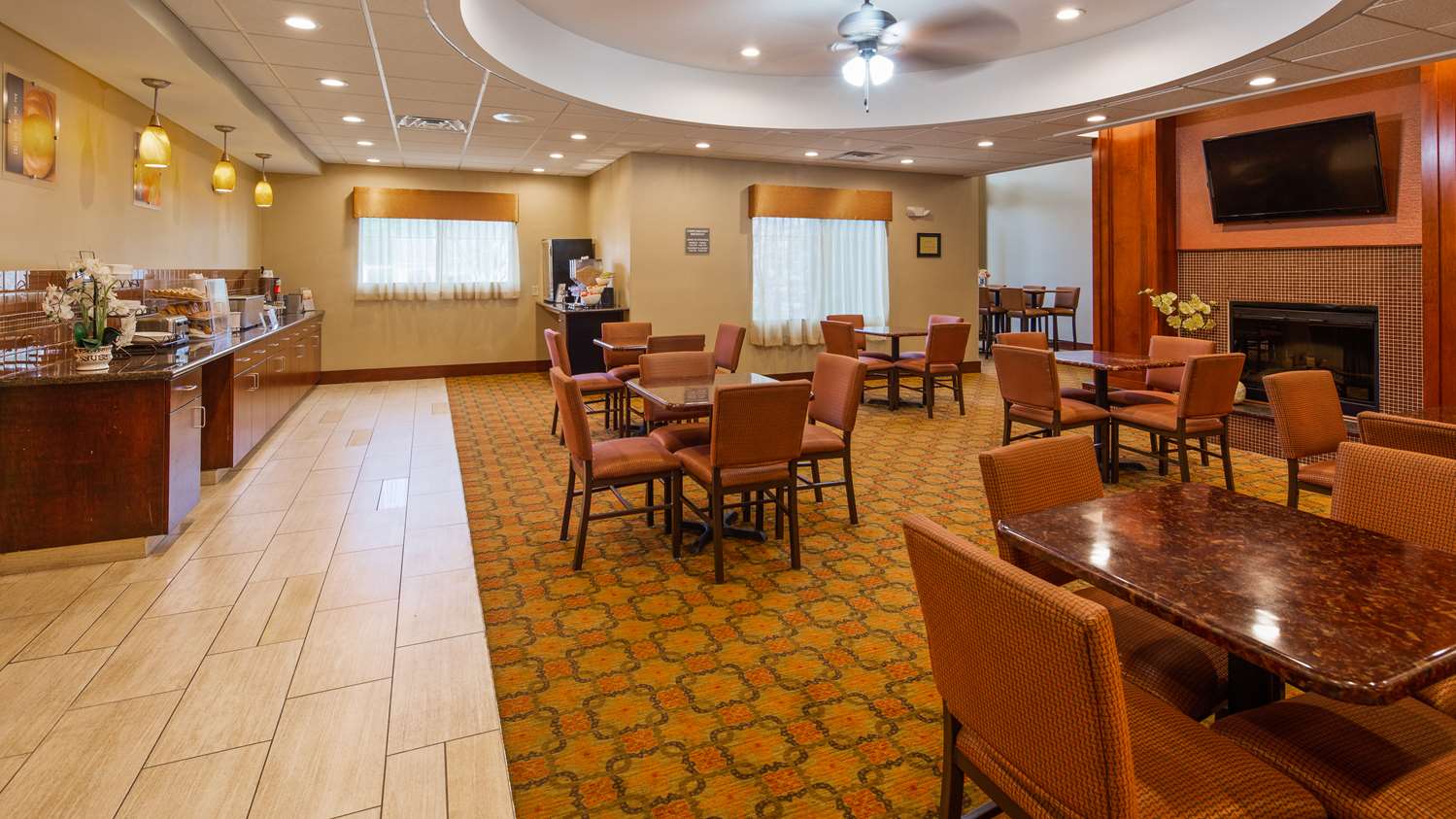Best Western Plus Finger Lakes Inn & Suites 23/32