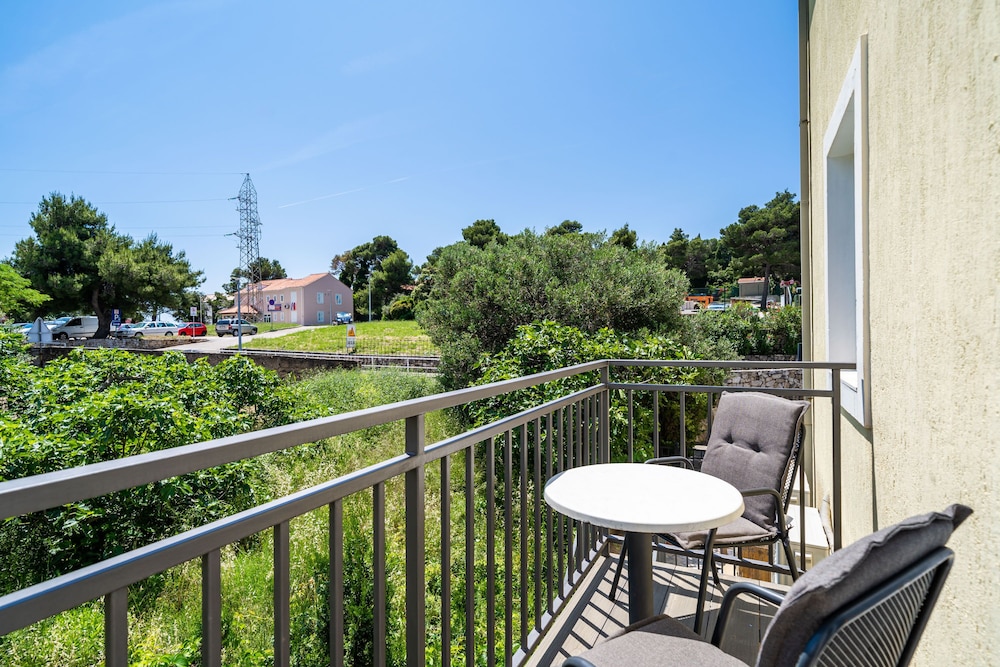 Bacan Serviced Apartments 46/64