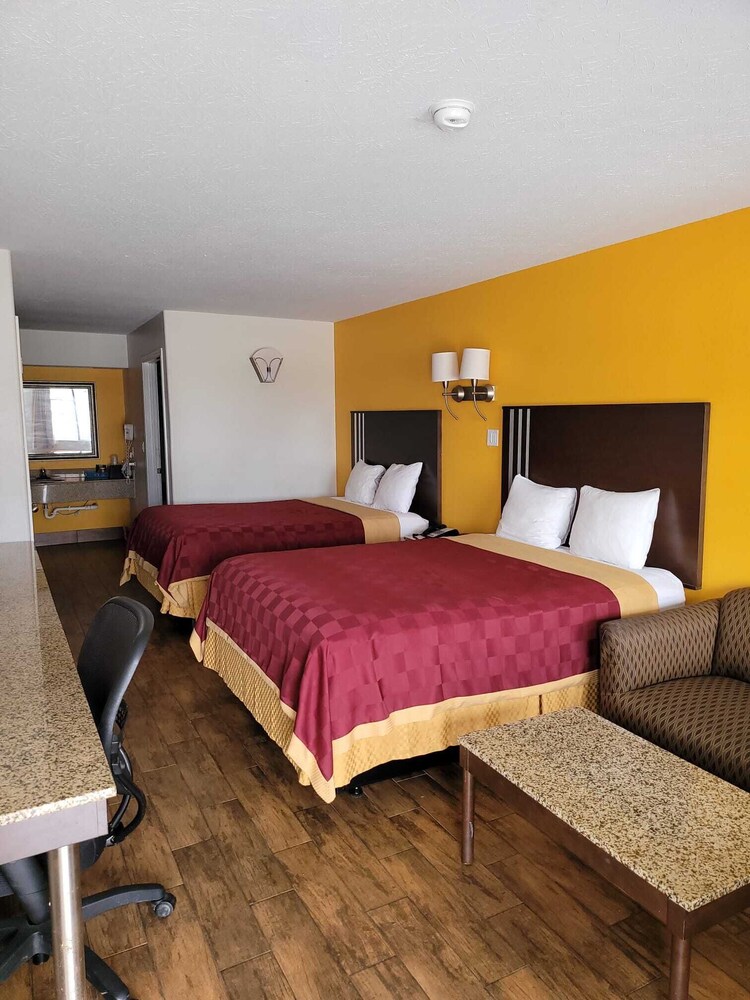 غرفة قياسية بسريرين كوين، Texas Inn & Suites Raymondville 3/10