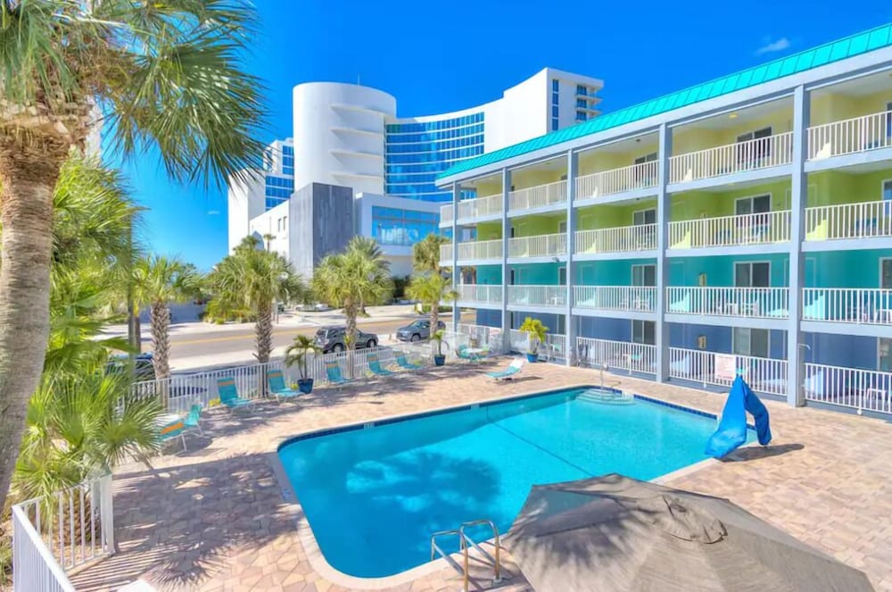 PELICAN POINTE SUITES 40/58