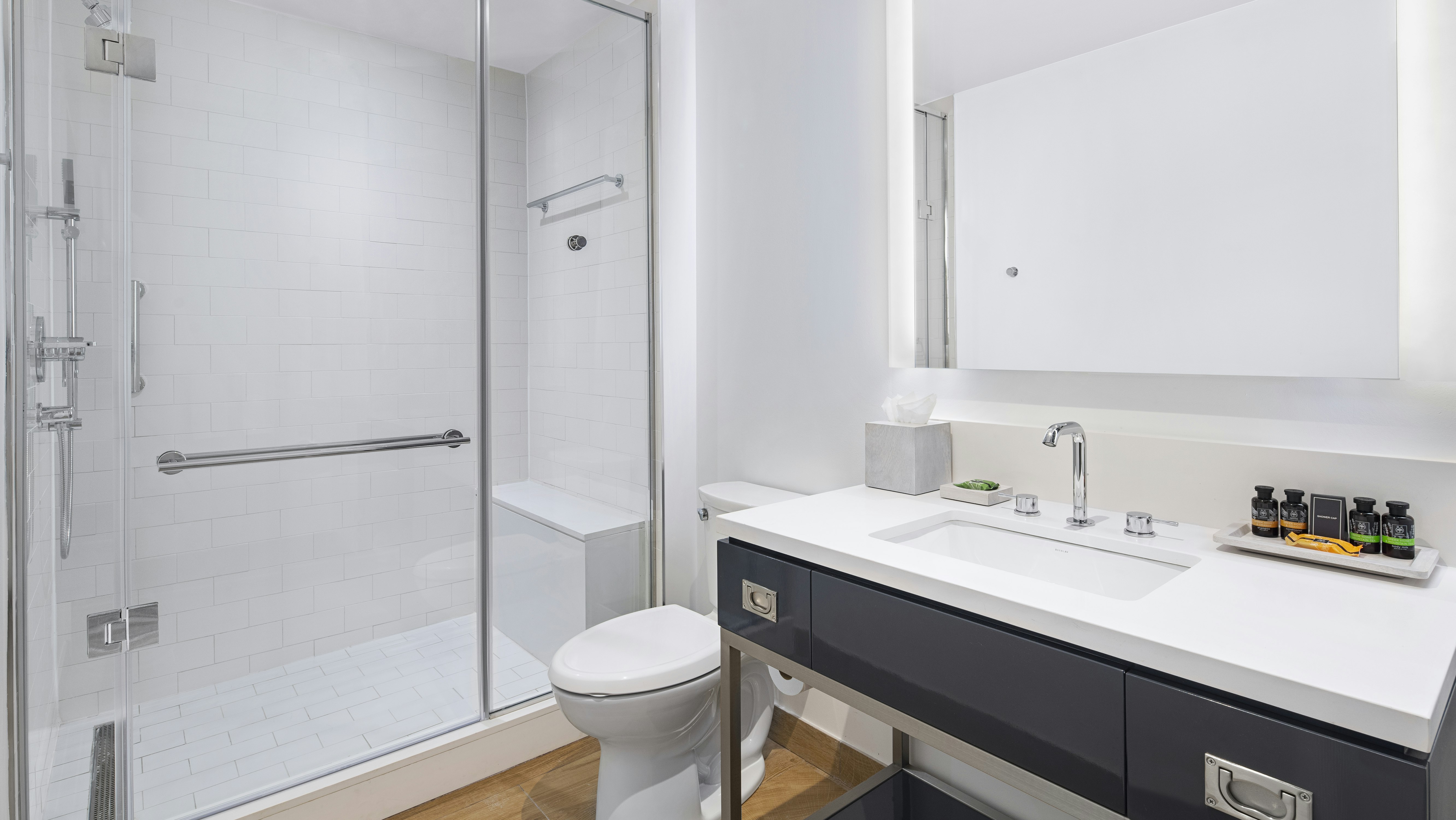 ROOM, KING BED, CITY VIEW, CORNER