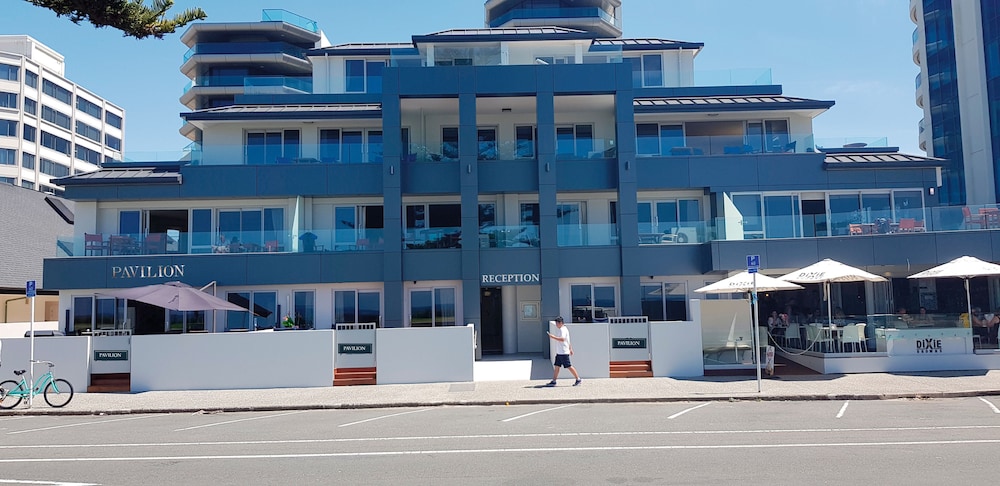 The Pavilions Beachfront Apartments 2/76