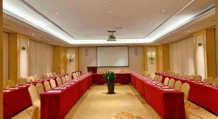 Vienna International Hotel (Chengdu Global Center New Convention & Exhibition) 46/47
