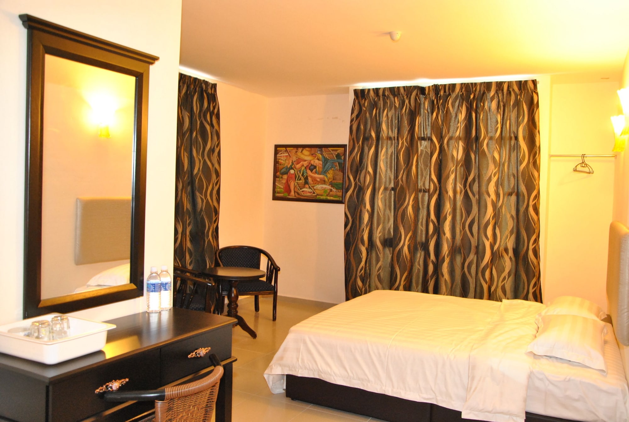 SUPERIOR, QUEEN BED