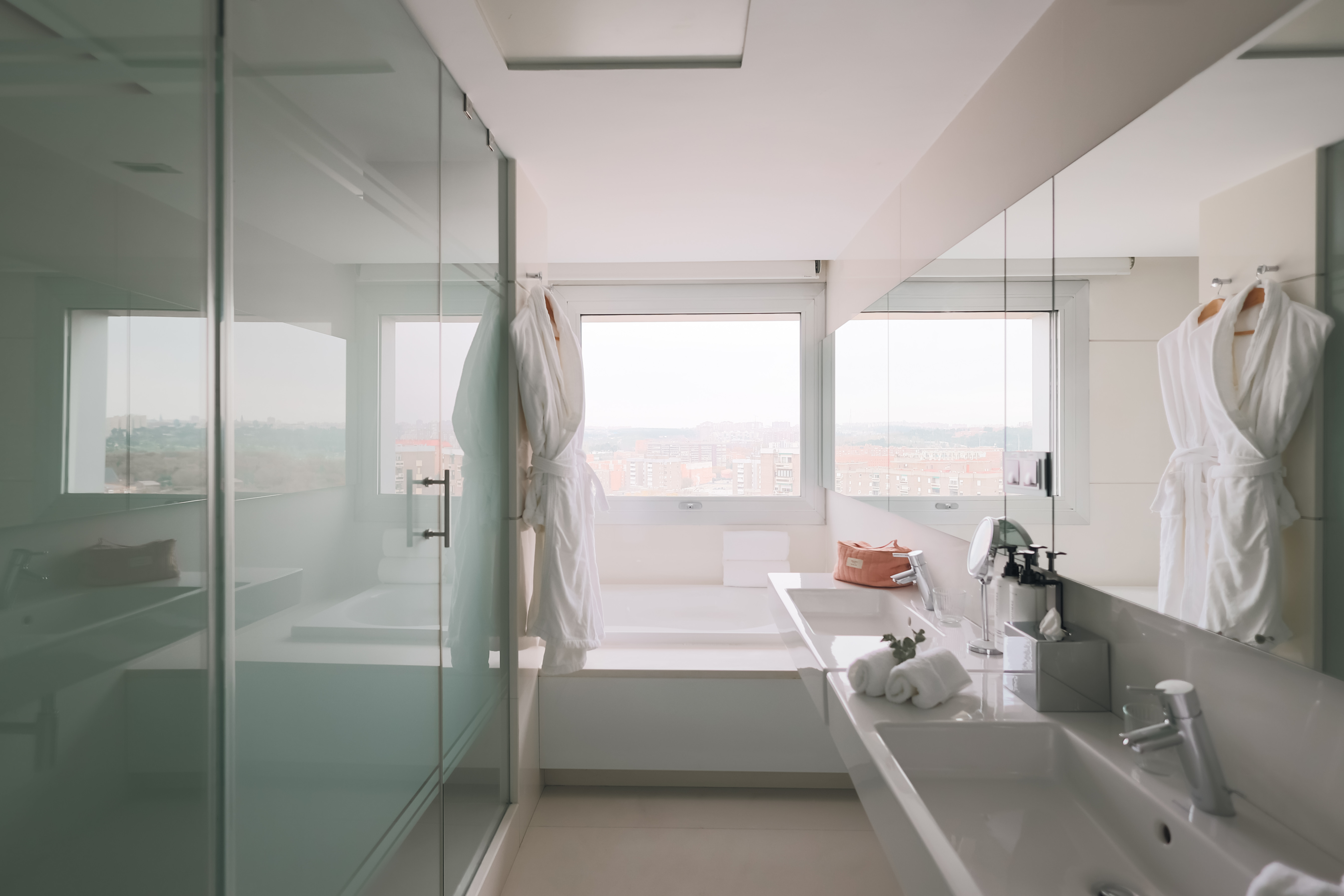 جناح، voco Madrid Retiro, an IHG Hotel 7/7