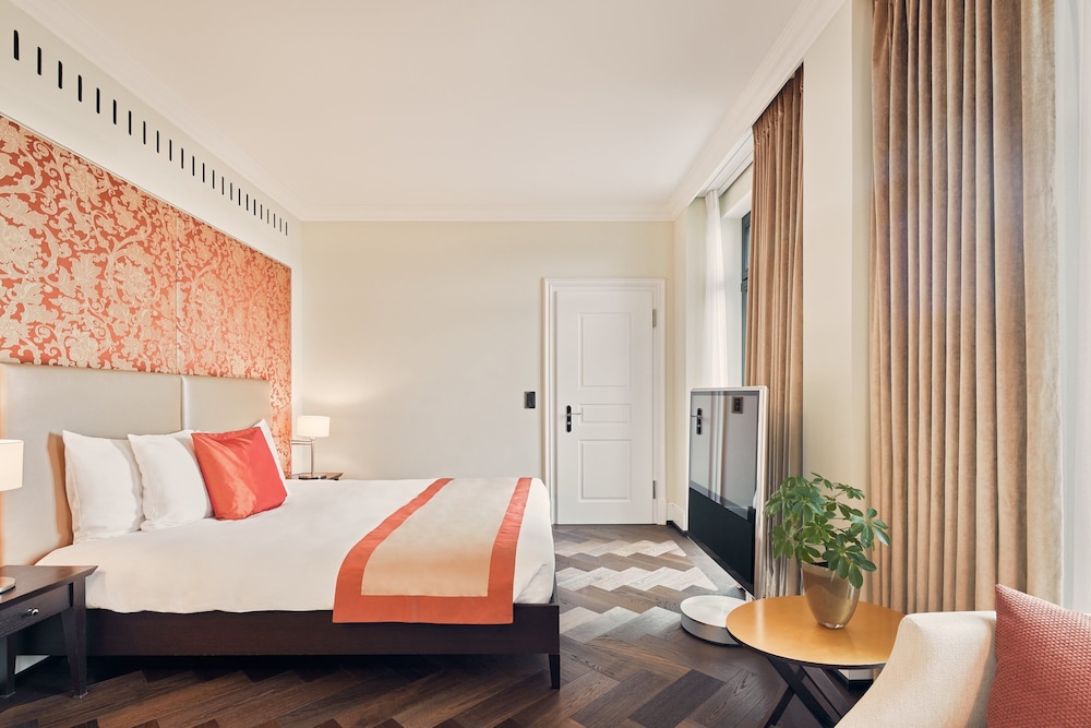 DELUXE, SUITE, PANORAMIC VIEW, BUTLER, LIVING AREA, JETTED TUB