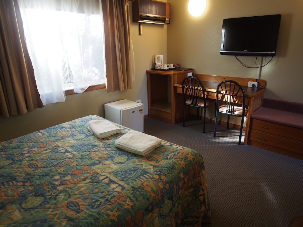 ASCOT MOTOR INN 27/32