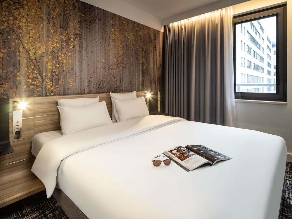JUNIOR SUITE, KING BED, SOFA