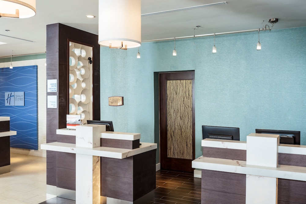 Holiday Inn Express At Monterey Bay 35/50