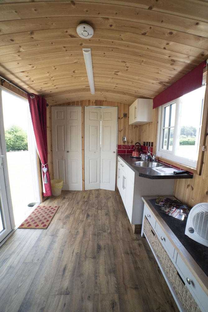 Old Hall House 39/49