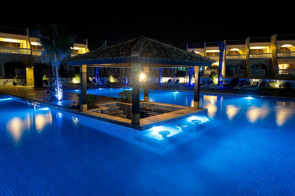 Barracuda Resort 4/52