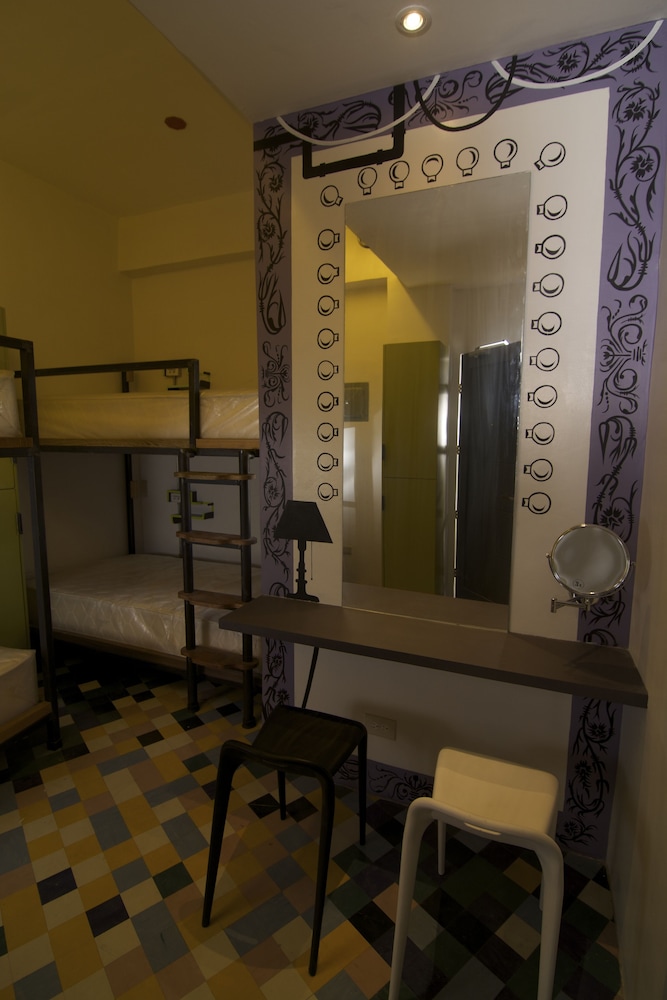 Junction Hostels 38/50