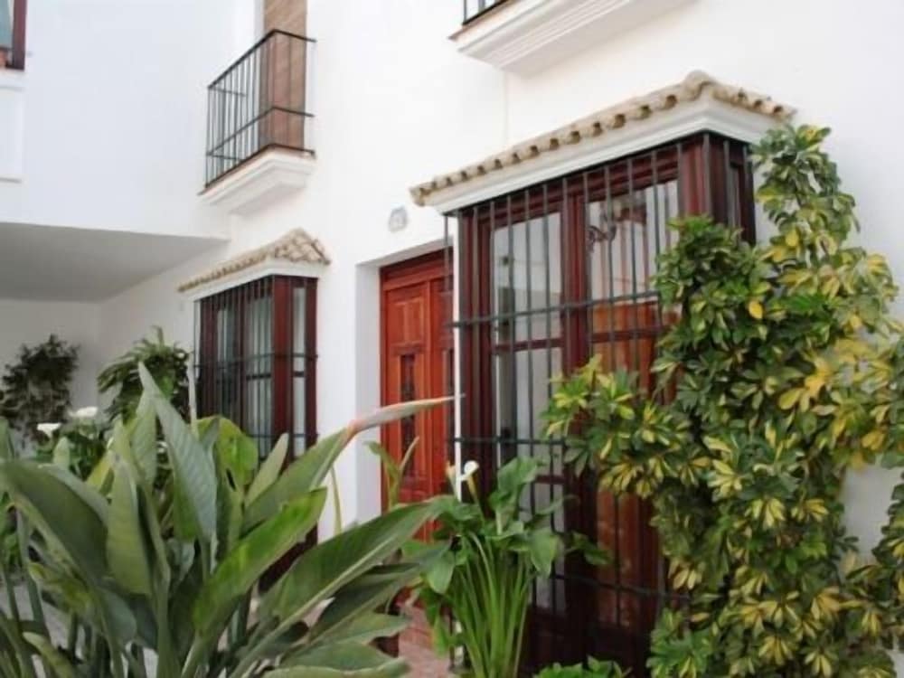 HACIENDA OLONTIGI in AZNALCAZAR