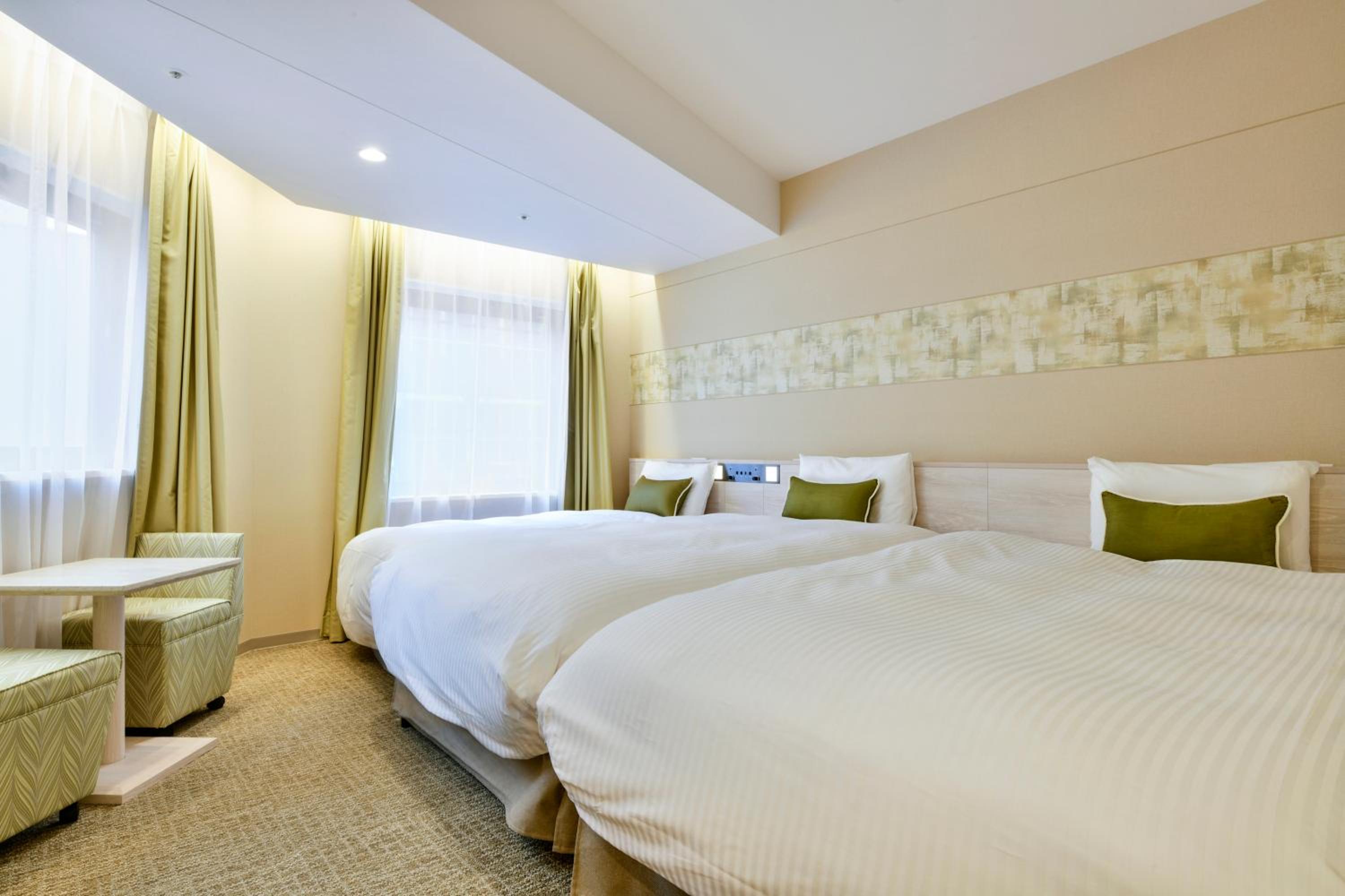 Room, Triple