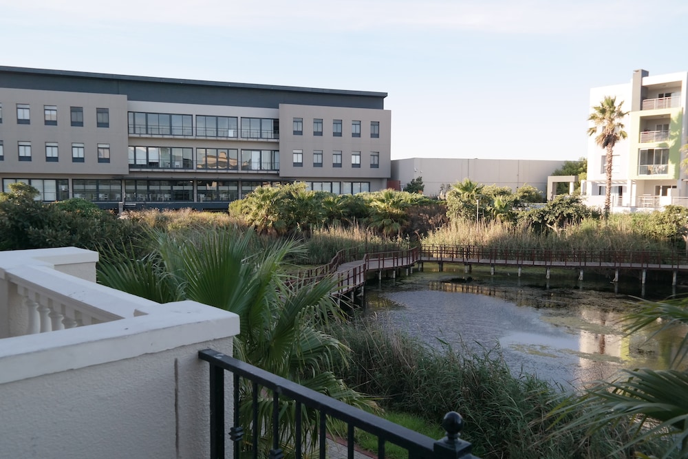 Bougain Villas Apartments 2/26