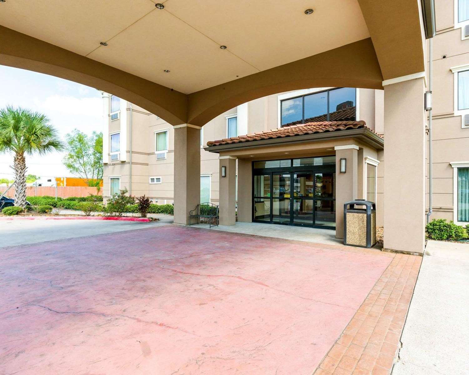 Comfort Inn & Suites Winnie 3/24