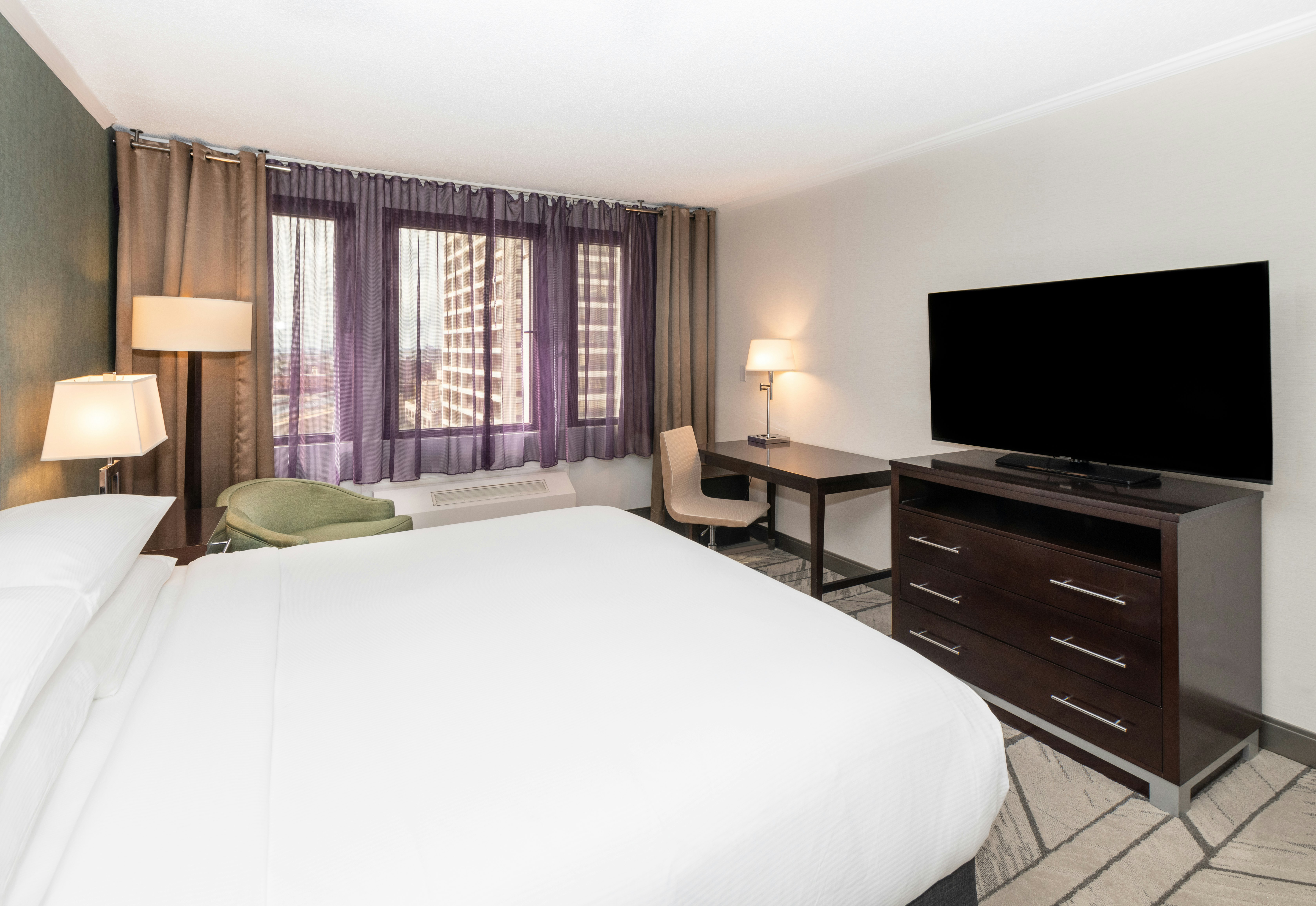 ROOM, KING BED, CORNER