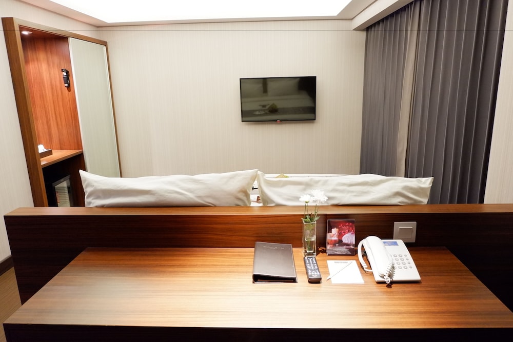 Crown Prince Hotel Surabaya 26/71
