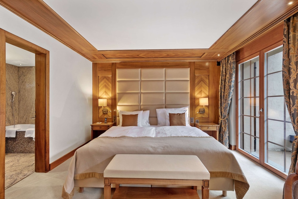 DELUXE, DOUBLE BED
