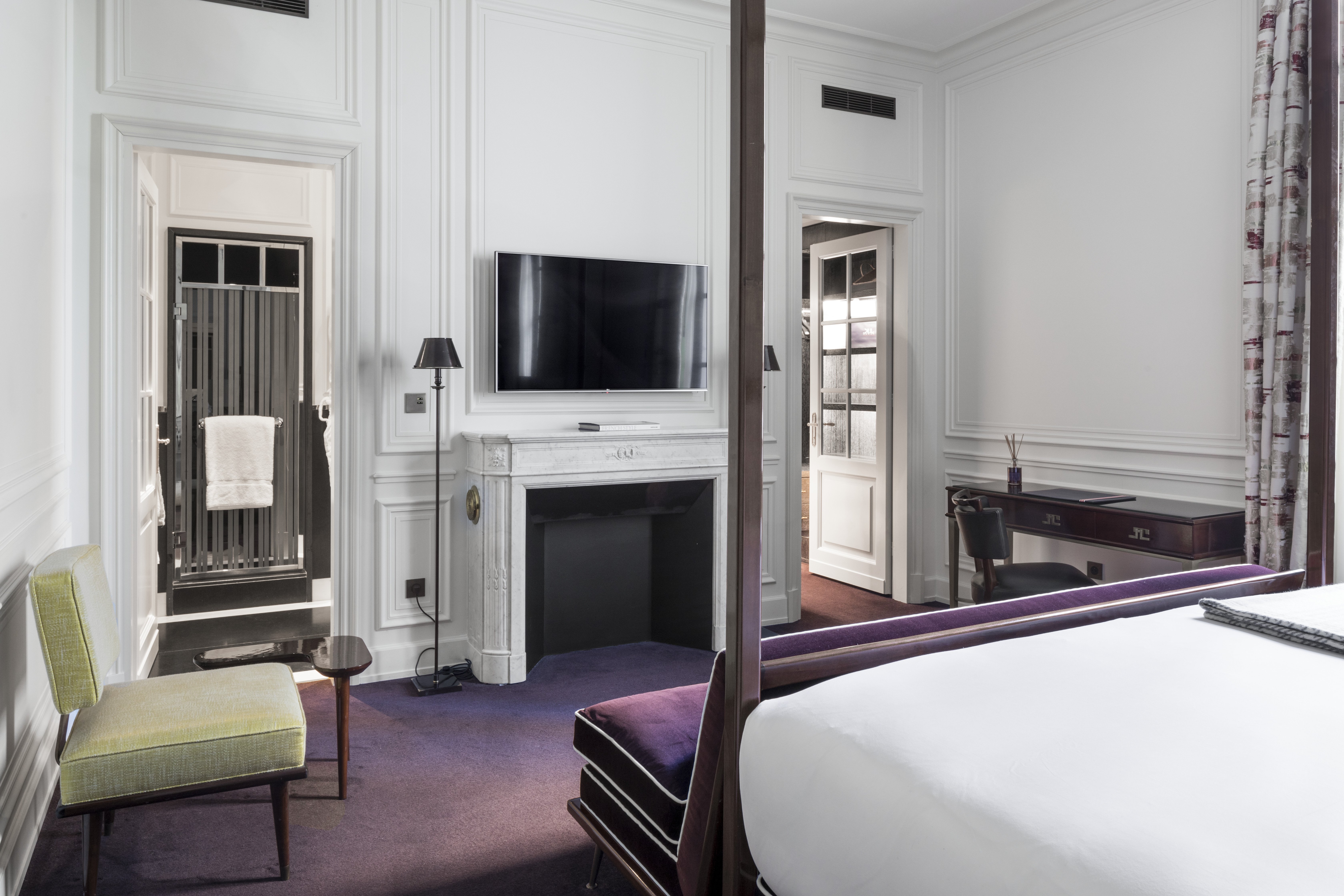 J.K. Place Paris 15/50