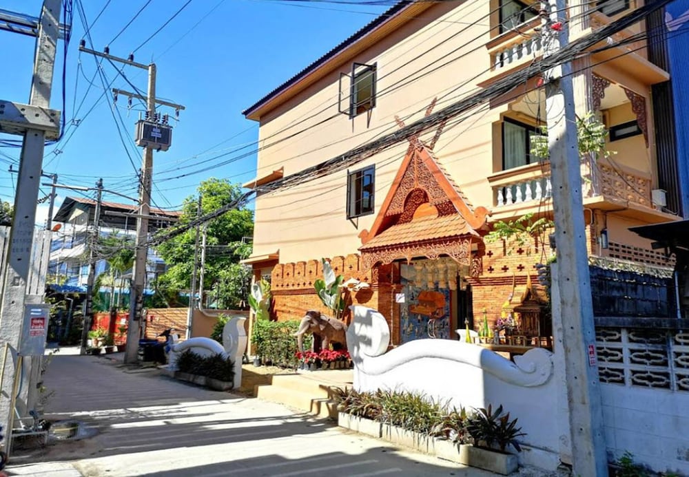Anumat Premium Budget Hotel 18/22