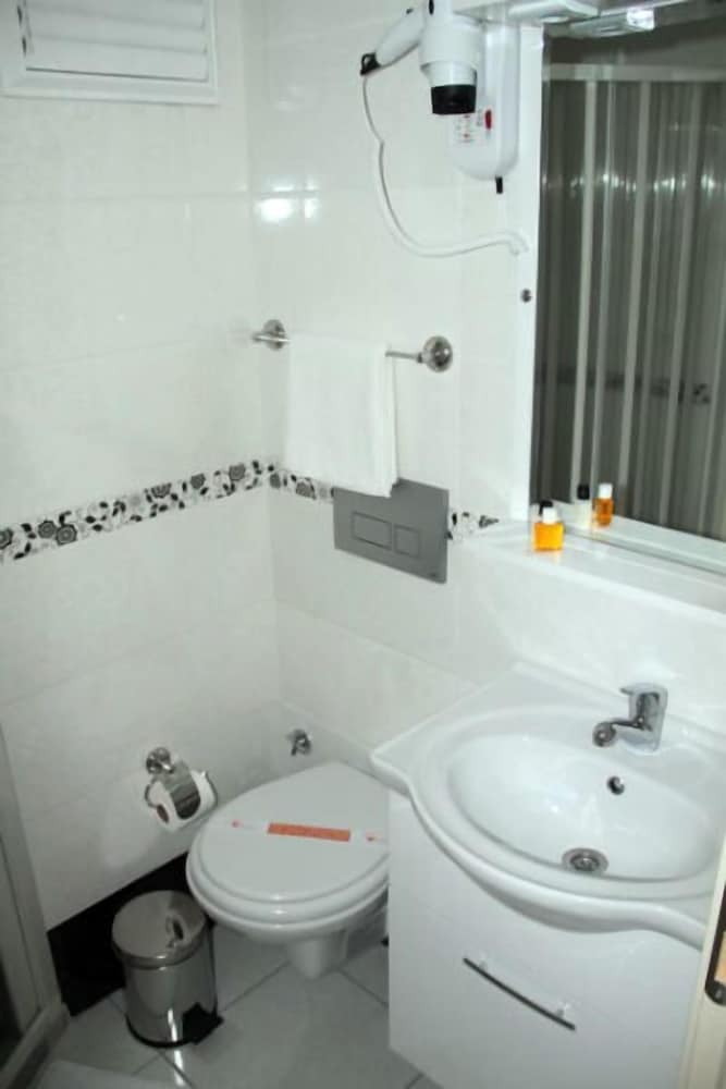SIMPER HOTEL 48/50