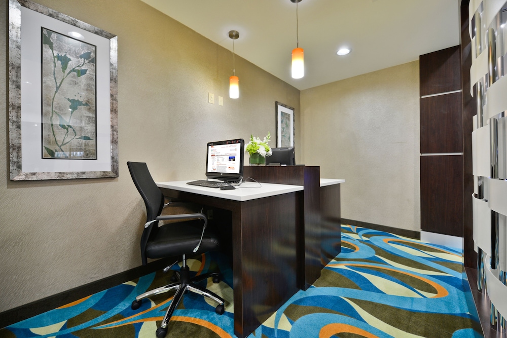 Holiday Inn Express Hotel Suites Forrest City 52/52