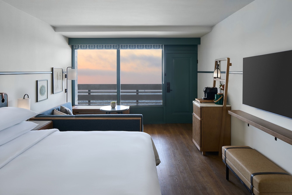 Monterey Beach Hotel, a Tribute Portfolio Hotel 19/83