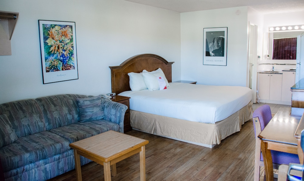 Ramada by Wyndham Medicine Hat 33/75