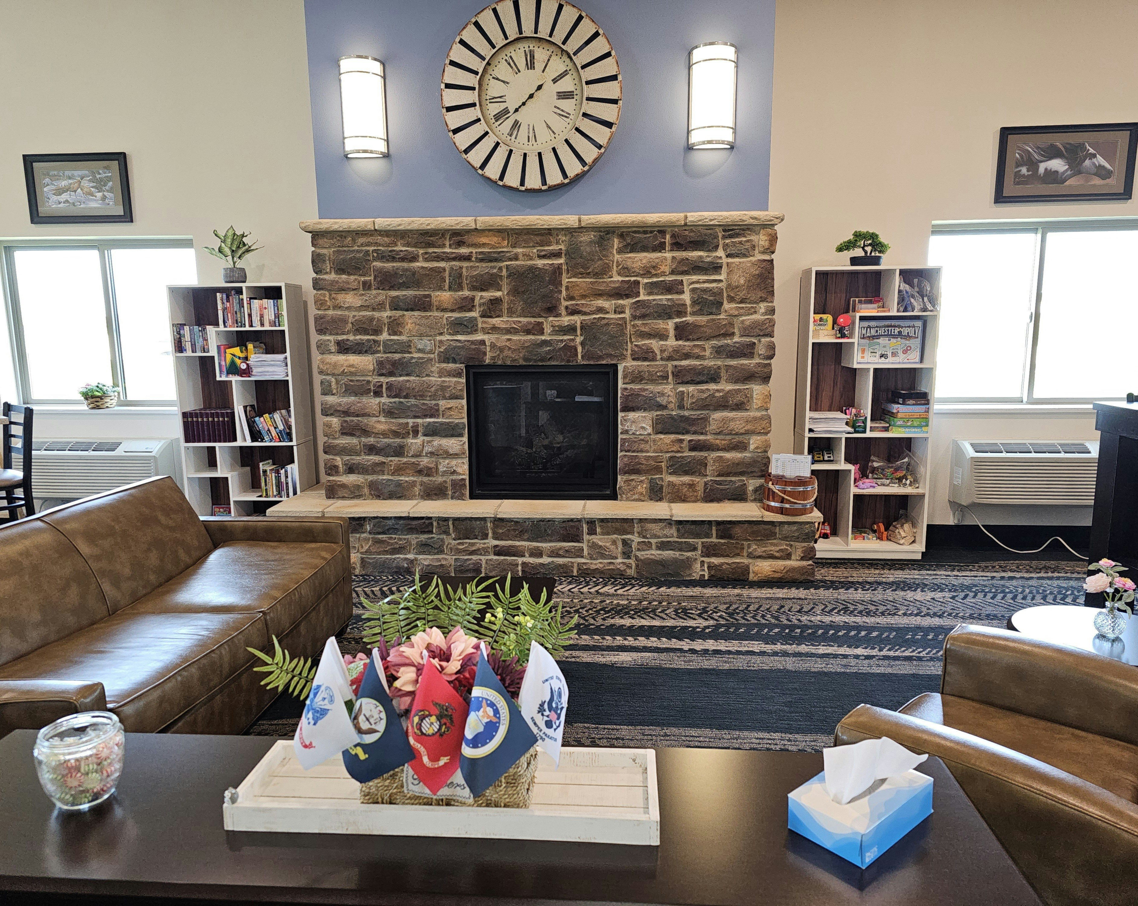 Cobblestone Inn & Suites Manchester 14/17