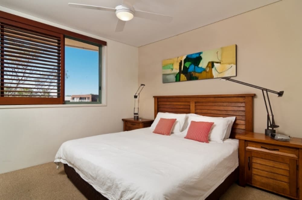 BAY ROYAL APARTMENTS 17/50