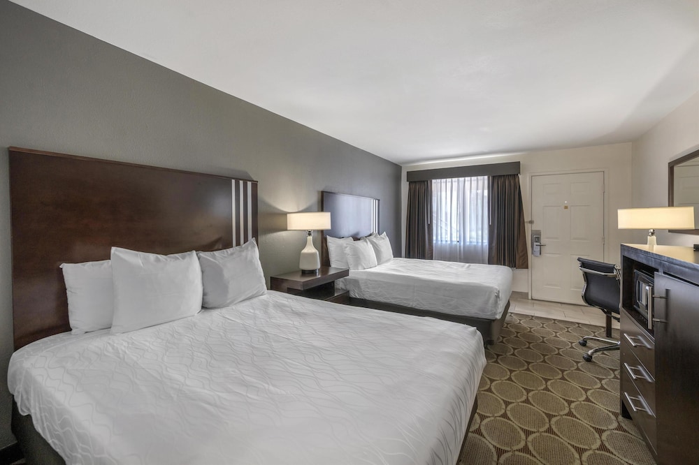 غرفة قياسية بسريرين كوين، Best Western Pahrump Oasis 2/4