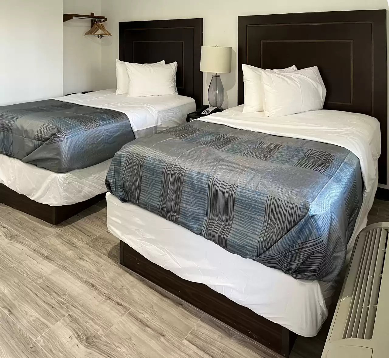 ROOM, 2 DOUBLE BEDS
