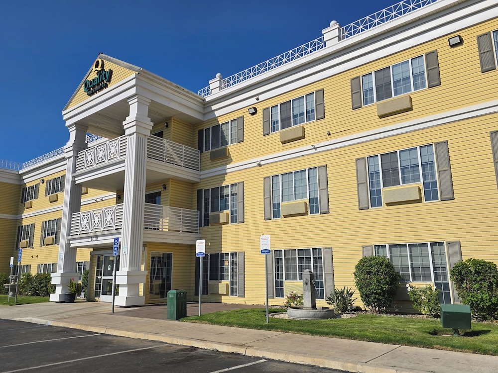 Quality Inn & Suites Tulare CA 43/50