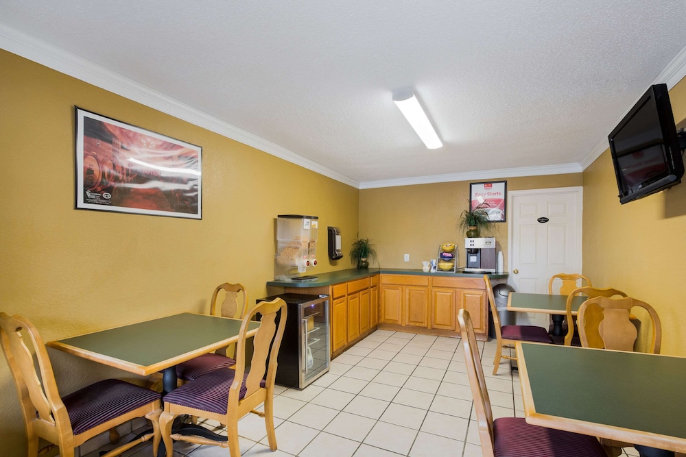 Econo Lodge Williamsburg Historic Area 29/37