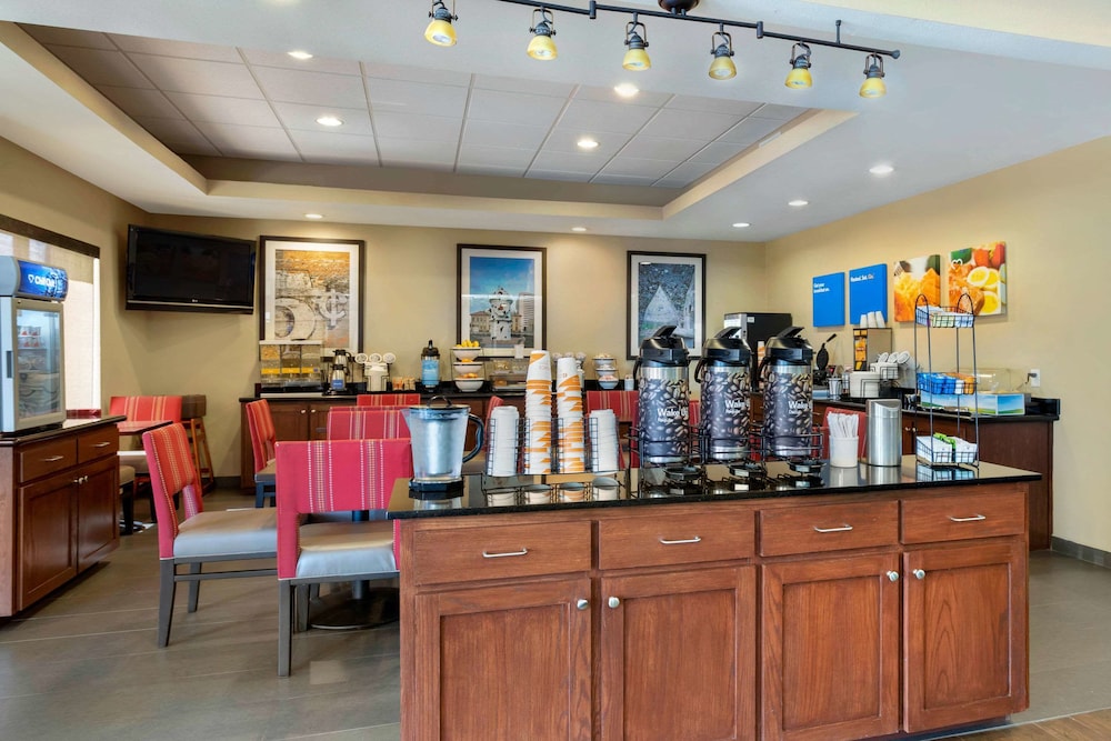 Comfort Inn and Suites Port Arthur Port Neches 25/33
