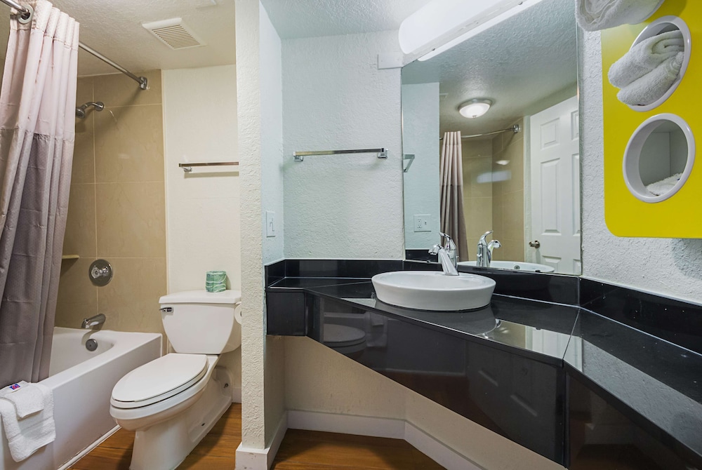 Motel6 Garland, TX - Northeast Dallas 42/43