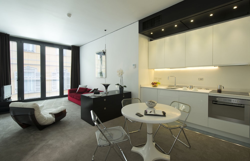 Duparc Contemporary Suites 57/73