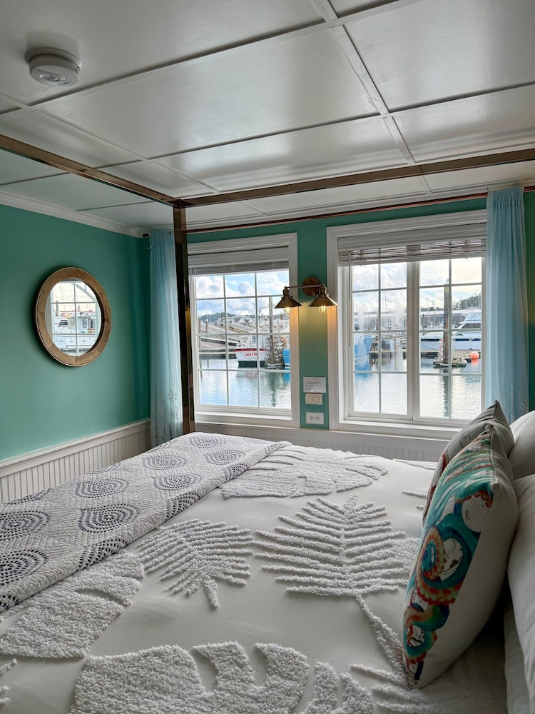 The Newport Belle 46/50