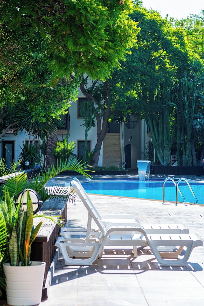 Flora Bodrum Hotel 58/63