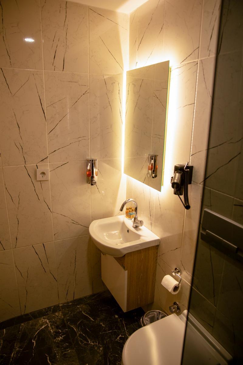 F&B Suite 17/19