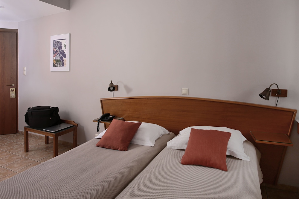 Evripides Hotel 14/69